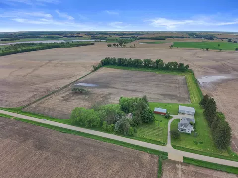 w6387 Hall Road, Poynette, WI 53955
