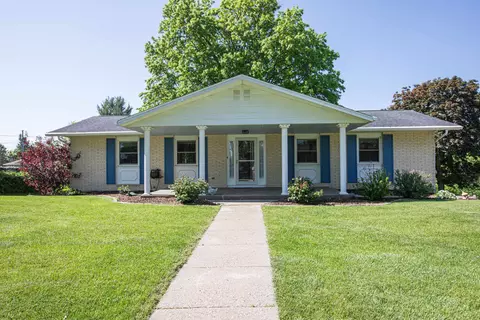 355 Highland Dr, East Dubuque, IL 61025