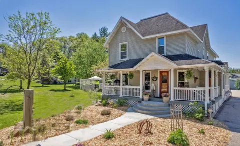 203 E Main St, La Valle, WI 53941