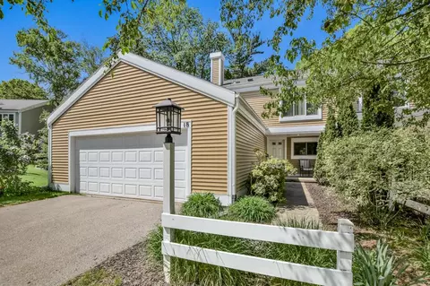 18 Bayberry Trl, Madison, WI 53717