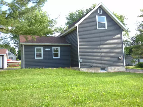 1221 W Delavan Dr, Janesville, WI 53546
