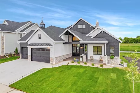 903 Roger Ct, Waunakee, WI 53597