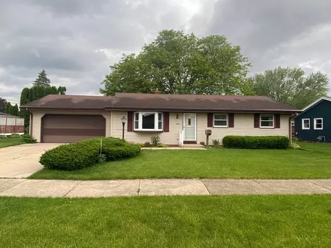 1711 Greenwich Ln, Janesville, WI 53545