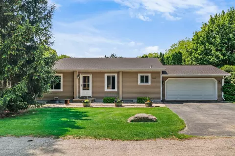 5555 Mary Lake Rd, Waunakee, WI 53597