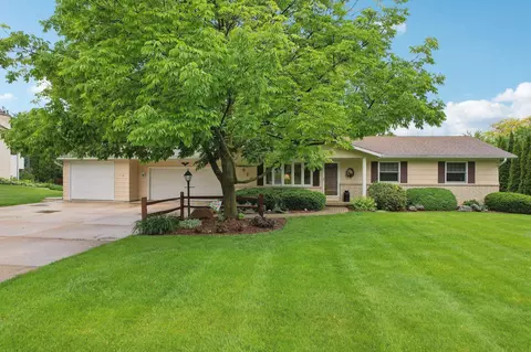 5575 Moonlight Dr, Waunakee, WI 53597