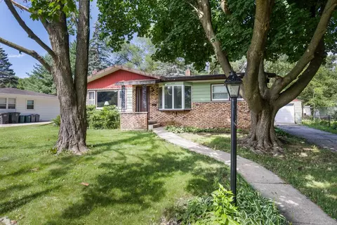 624 N Madison St, Stoughton, WI 53589