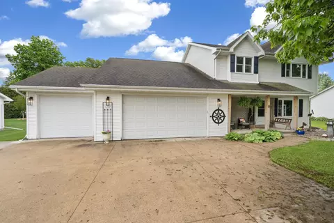428 Forest View Rd, Oshkosh, WI 54904