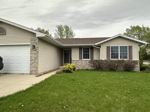 290 Oakbrook Dr, Lake Mills, WI 53551