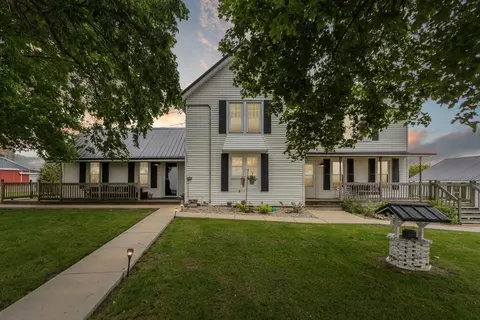8118 W Fenrick Rd, Evansville, WI 53536