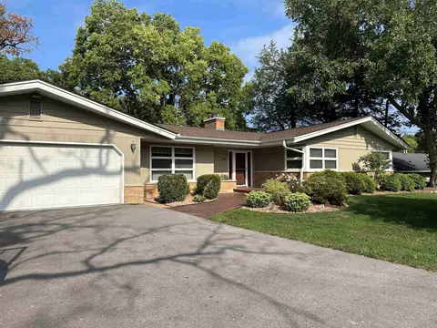 519 S Ferry Dr, Lake Mills, WI 53551