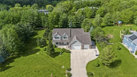 6348 Irving Dr, Sun Prairie, WI 53590