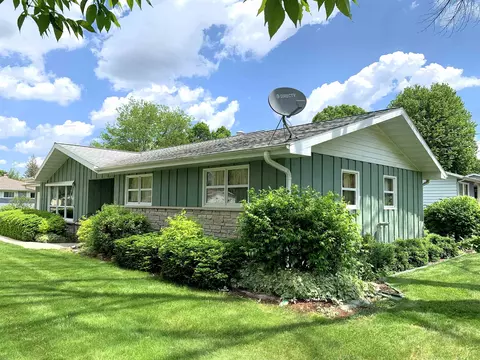 625 Dix St, Columbus, WI 53925