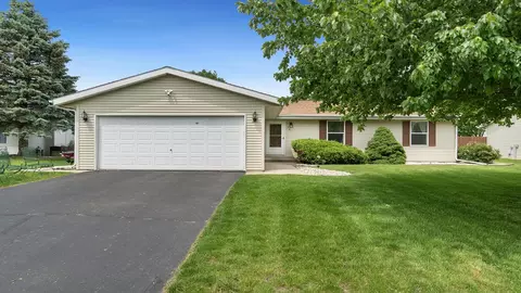 331 Fox Run Dr, South Beloit, IL 61080