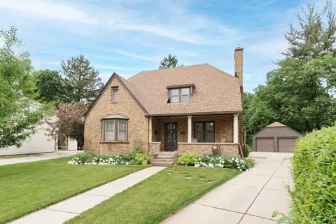 1135 Columbus Cir, Janesville, WI 53545
