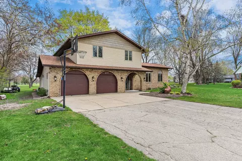 319 Fairway Dr, Columbus, WI 53925