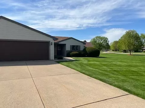 3038 S Petunia Ln, Beloit, WI 53511