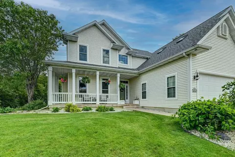 1221 Kerry Dr, Sun Prairie, WI 53590