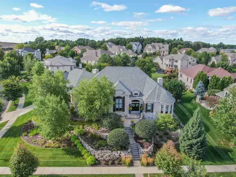 9906 Fallen Leaf Dr, Middleton, WI 53562