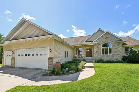 602 Pleasant Valley Pkwy, Waunakee, WI 53597