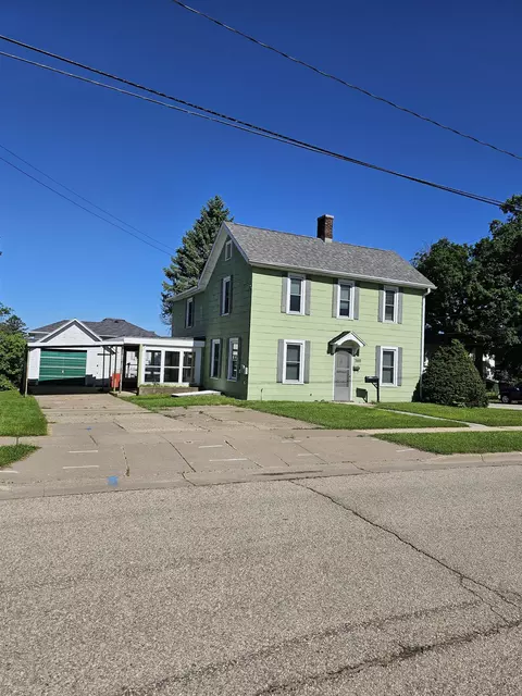 380 N Elm St, Platteville, WI 53818