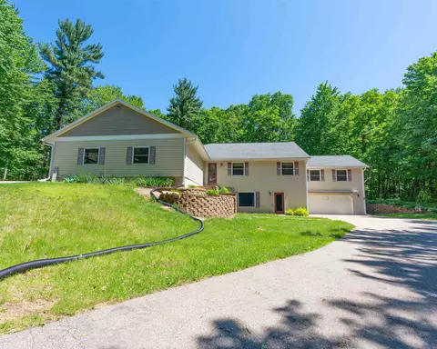 9425 Ellsworth Rd, Tomah, WI 54660