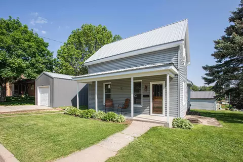 210 E Walnut St, Dodgeville, WI 53533