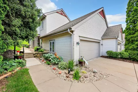 104 Club House Dr #1, Oregon, WI 53575