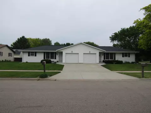 3517-3519 La Mancha Dr, Janesville, WI 53546