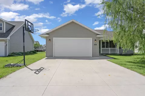 2639 Grassy Ln, Neenah, WI 54956