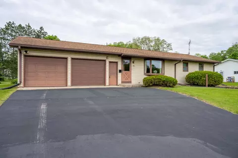 140 Meadow Ln, Lyndon Station, WI 53944