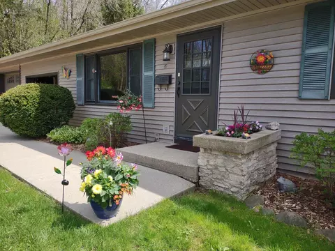 51 Washington St, Mayville, WI 53050