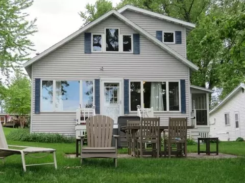 w10409 Blackhawk Trail, Fox Lake, WI 53933