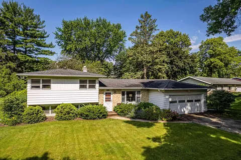 2206 Tawhee Dr, Madison, WI 53711