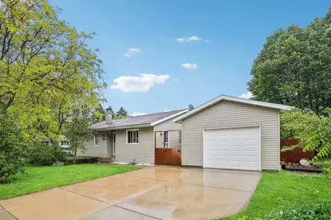 901 Pine St, Sun Prairie, WI 53590
