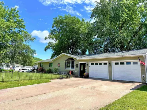1508 E Wells St, Prairie Du Chien, WI 53821