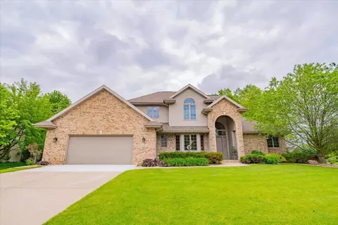 830 Hummingbird Ct, Sun Prairie, WI 53590