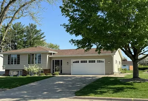 614 4th St, Waunakee, WI 53597