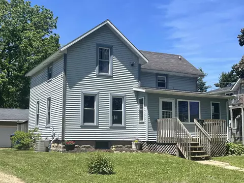 458 Waterloo St, Columbus, WI 53925