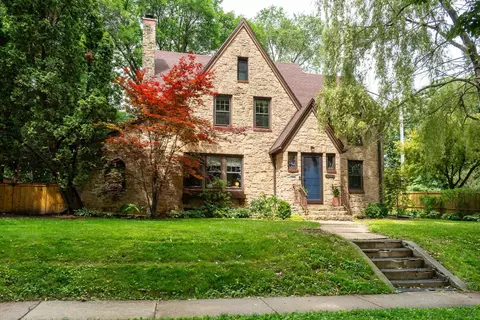 702 Seneca Pl, Madison, WI 53711
