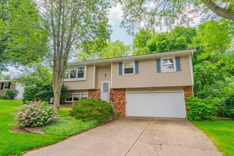 4537 Pawnee Pass, Fitchburg, WI 53711