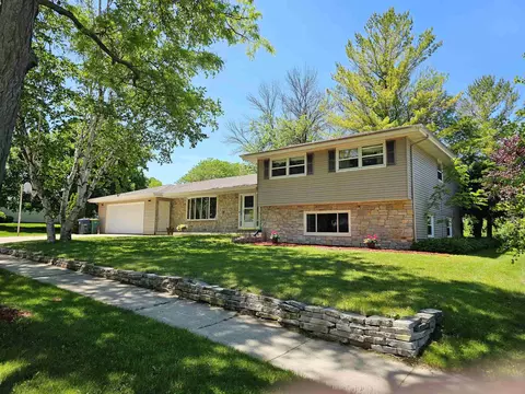 1082 Martin Ave, Fond Du Lac, WI 54935