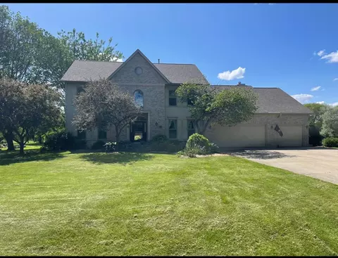1424 Country Club Ln, Watertown, WI 53098