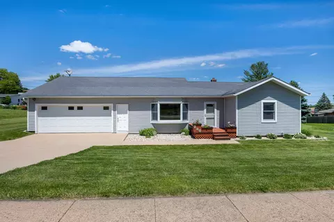 230 Domi Ave, Dickeyville, WI 53808