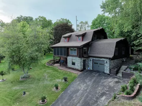 130 Antoine St, Mineral Point, WI 53565