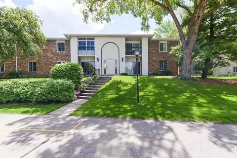 49 Golf Course Roa #D, Madison, WI 53704