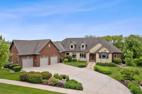 1648 Bellewood Dr, Waunakee, WI 53597