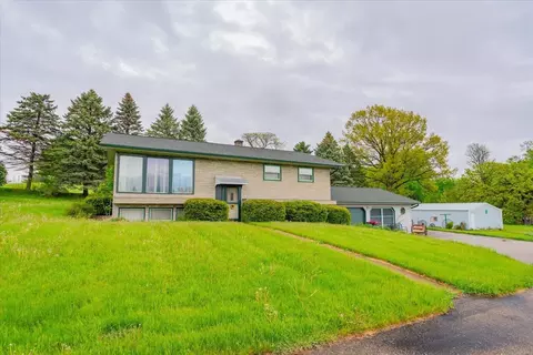 5440 Mary Lake Rd, Waunakee, WI 53597