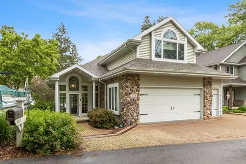 3224 Aalseth Ln, Stoughton, WI 53589
