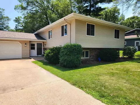428 Oakridge Dr, Portage, WI 53901