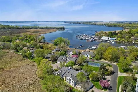 5338 Lighthouse Bay Dr #2, Madison, WI 53704